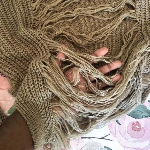 Distressed Sweater - Picture 3 of 4